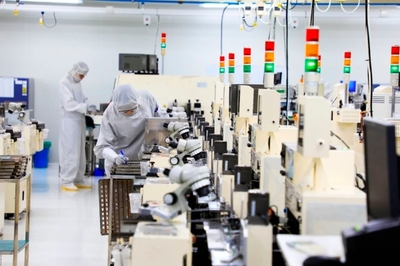 2024高區(qū)足跡 以“小巨人”撬動(dòng)“大發(fā)展”，中小企業(yè)新材料研發(fā)攀高向新